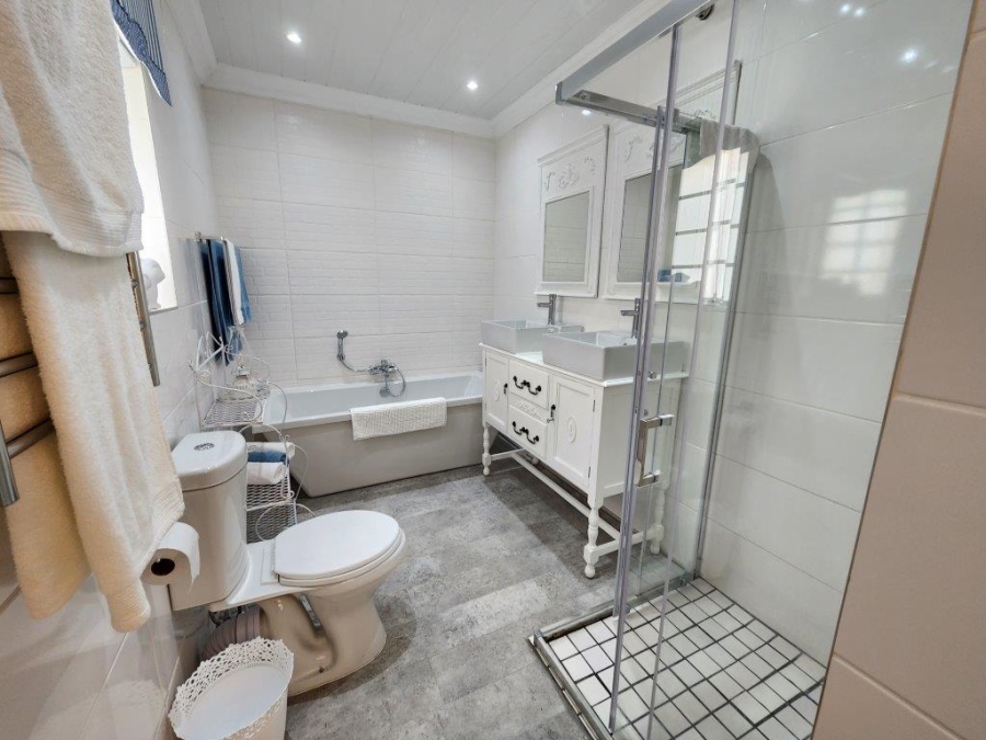 3 Bedroom Property for Sale in Vakansieplaas Western Cape